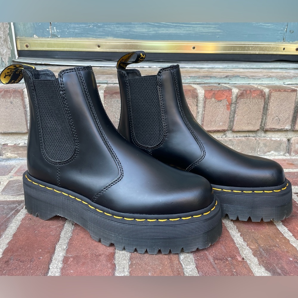 DR MARTENS 2976 SMOOTH LEATHER PLATFORM CHELSEA BOOTS